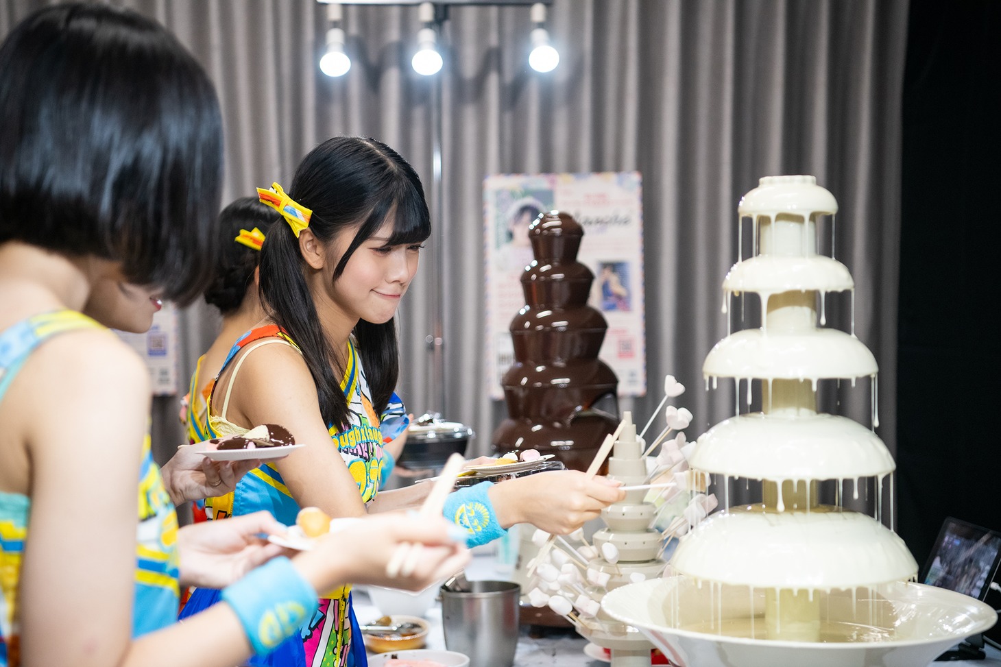 チョコフォンデュに集中しすぎてアゴがしゃくれるラフ×ラフの藤崎未来。
