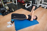 脚を開ききったら、膝を閉じて最初の姿勢へ。