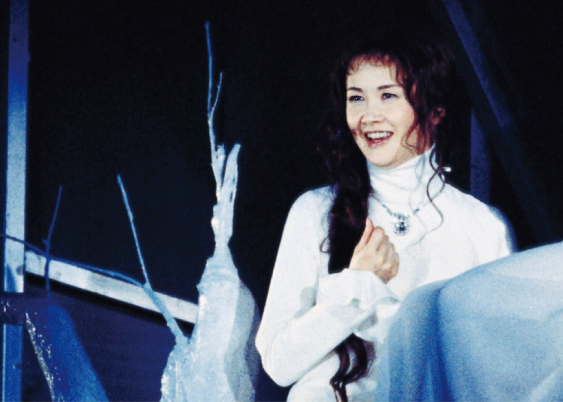 「中島みゆき 劇場版 夜会の軌跡 1989～2002」より。(c)2023 YAMAHA MUSIC ENTERTAINMENT HOLDINGS, INC.