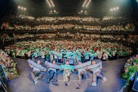 楠木ともり「TOMORI KUSUNOKI LIVE TOUR 2023 『PRESENCE / ABSENCE』」ファイナル公演の様子。