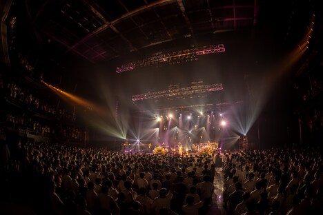 楠木ともり「TOMORI KUSUNOKI LIVE TOUR 2023 『PRESENCE / ABSENCE』」ファイナル公演の様子。