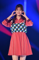 ランウェイでハートを使った生見愛瑠。