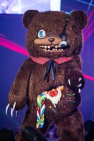 ユニバーサル・スタジオ・ジャパン「NO LIMIT! ハロゥイーン」ステージの様子。