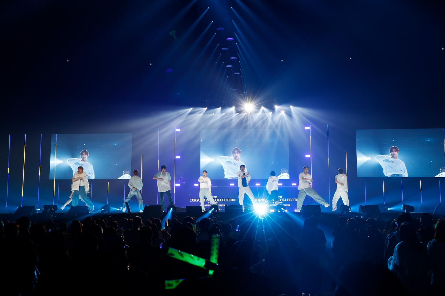 &TEAMのステージ。