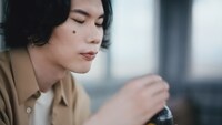 「ジョージア」の新テレビCM「毎日って、けっこうドラマだ。秋」編より。