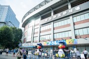 試合開始前の明治神宮野球場。
