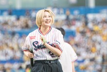 神宮球場のグラウンドを駆ける柏木ひなた。