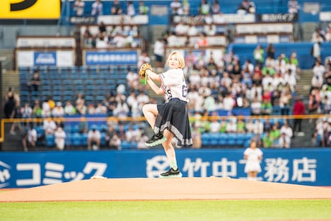 セットポジションから投球動作に入る柏木ひなた投手。