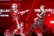 左からULTRAMAN、MIYAVI。