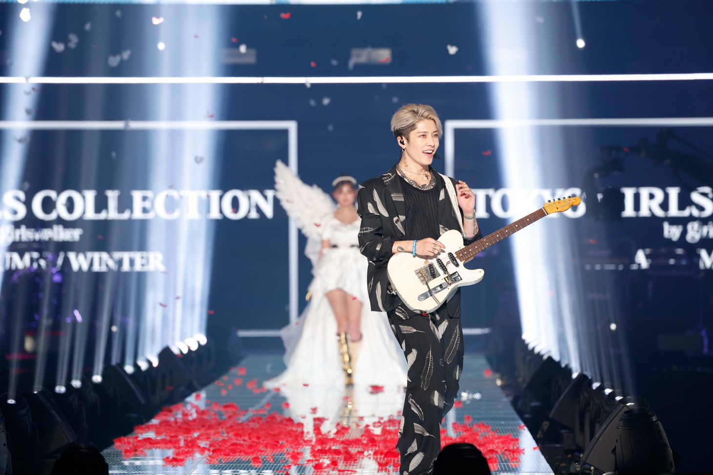 MIYAVI（手前）