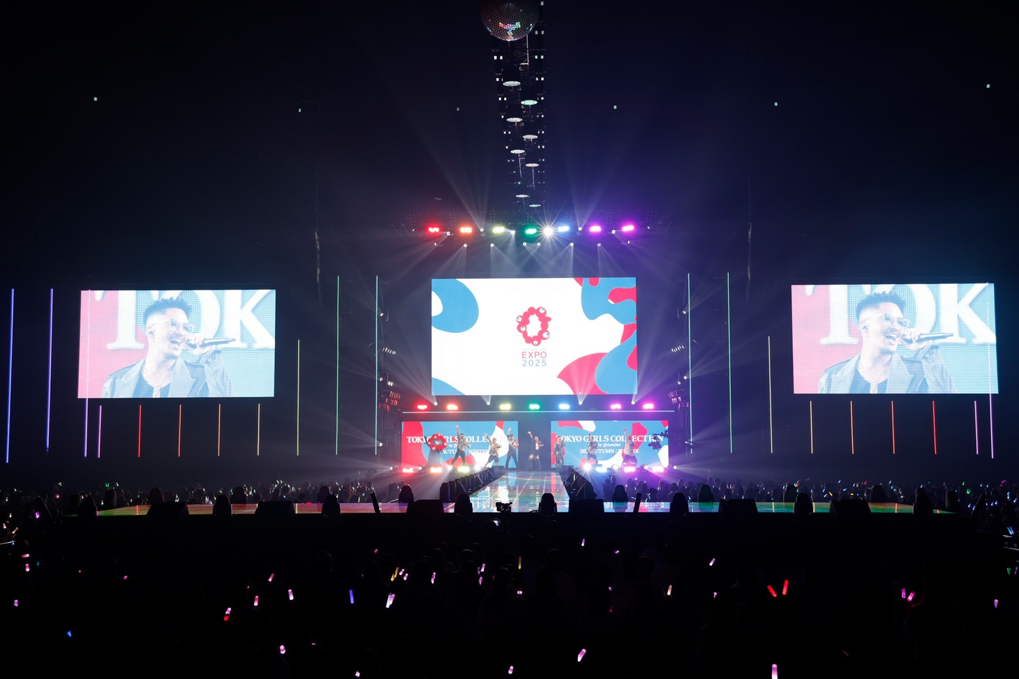 GENERATIONS from EXILE TRIBEのステージの様子。
