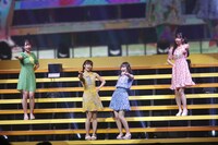 乃木坂46「ロマンティックいか焼き」を披露する高橋舞、大信田美月、山野愛月、山田杏佳。(c)YOANI / ソニー・ミュージックレーベルズ