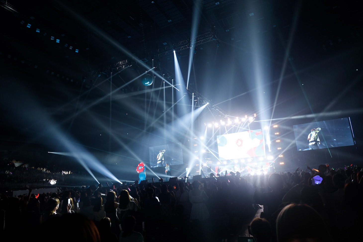 GENERATIONS from EXILE TRIBEのステージの様子。