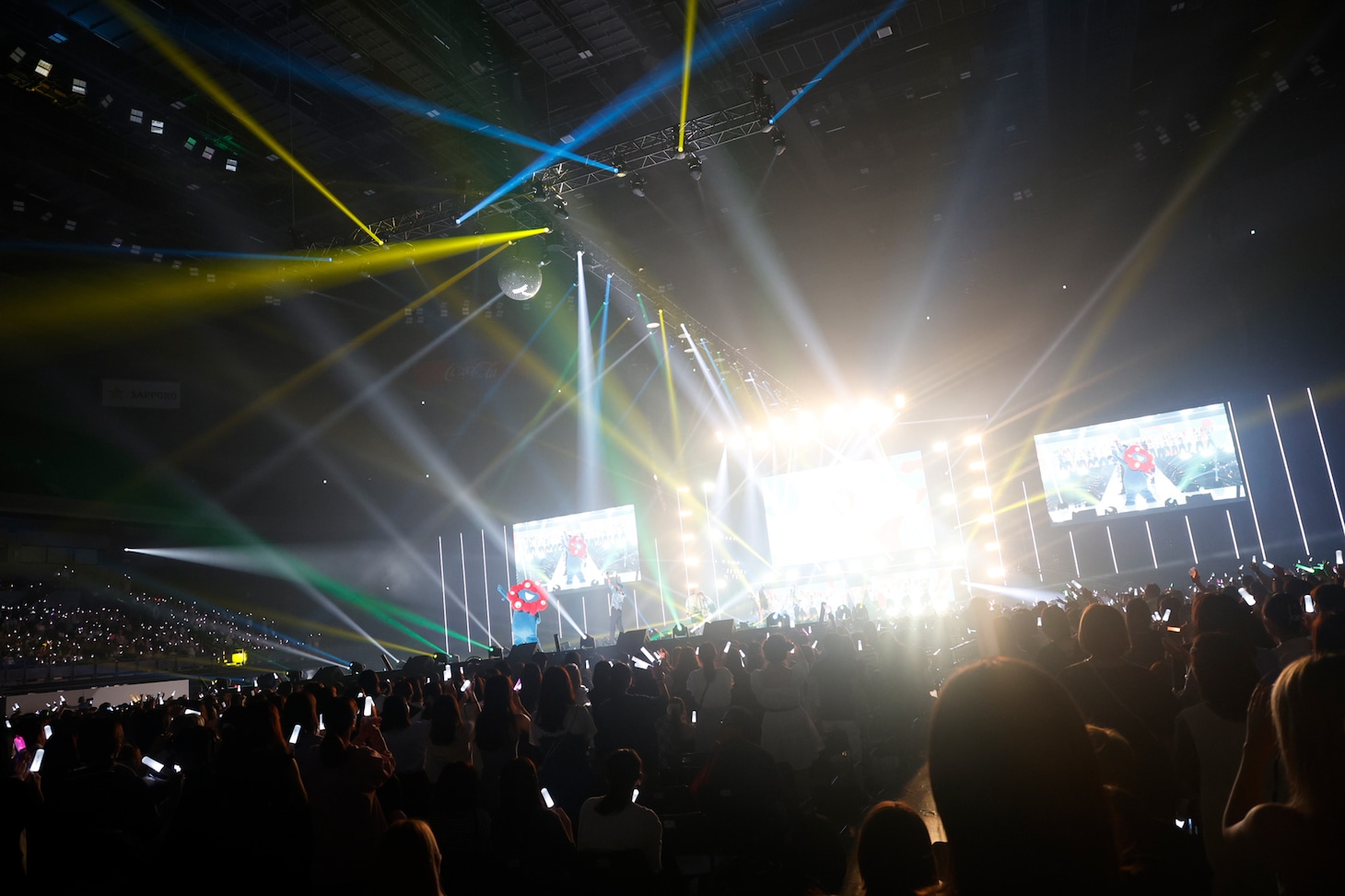 GENERATIONS from EXILE TRIBEのステージの様子。