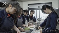 湖池屋「湖池屋ポテトチップス」の新テレビCM「部活動仲間」編より。