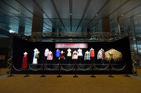 会場内に設けられた衣装展示コーナー。