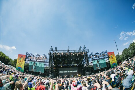 ASIAN KUNG-FU GENERATIONのライブの様子。（Photo by SARU［SARUYA AYUMI］）