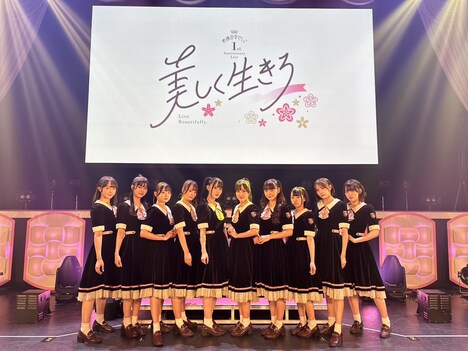 「高嶺のなでしこ 1周年記念ライブ ～美しく生きろ～」を行った高嶺のなでしこ。