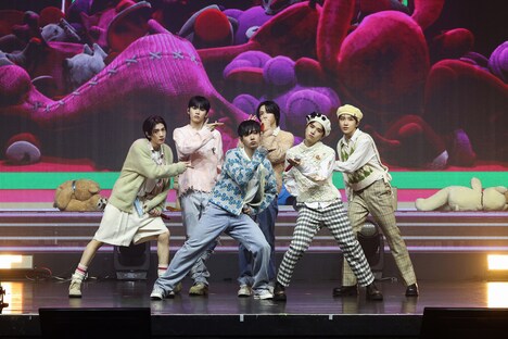 「ABCDLOVE」をパフォーマンスするBOYNEXTDOOR。 (c)KOZ Entertainment. All Rights Reserved.