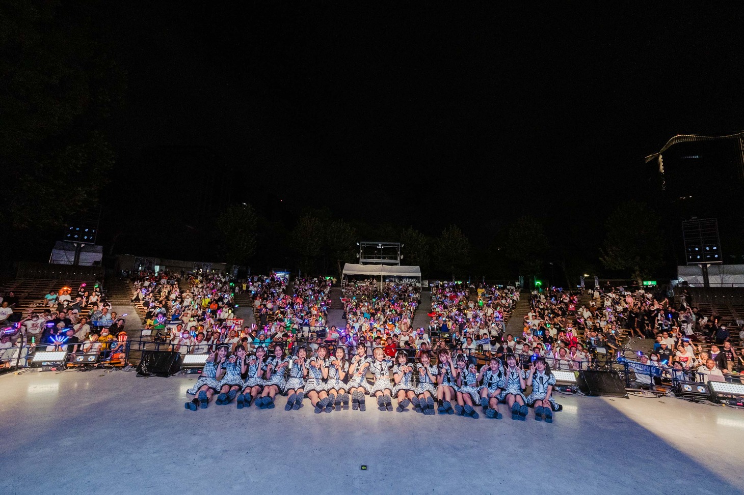 「アイドルカレッジ14th AnniversarLIVE ～あなたとみたいYOZORA～ in 日比谷野外大音楽堂」の様子。（提供：BLUE ROSE）
