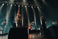 ハナレグミを迎えたパフォーマンスの様子。（撮影：Ray Otabe）