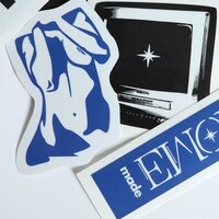 「HOMEMADE」ステッカーのデザイン。