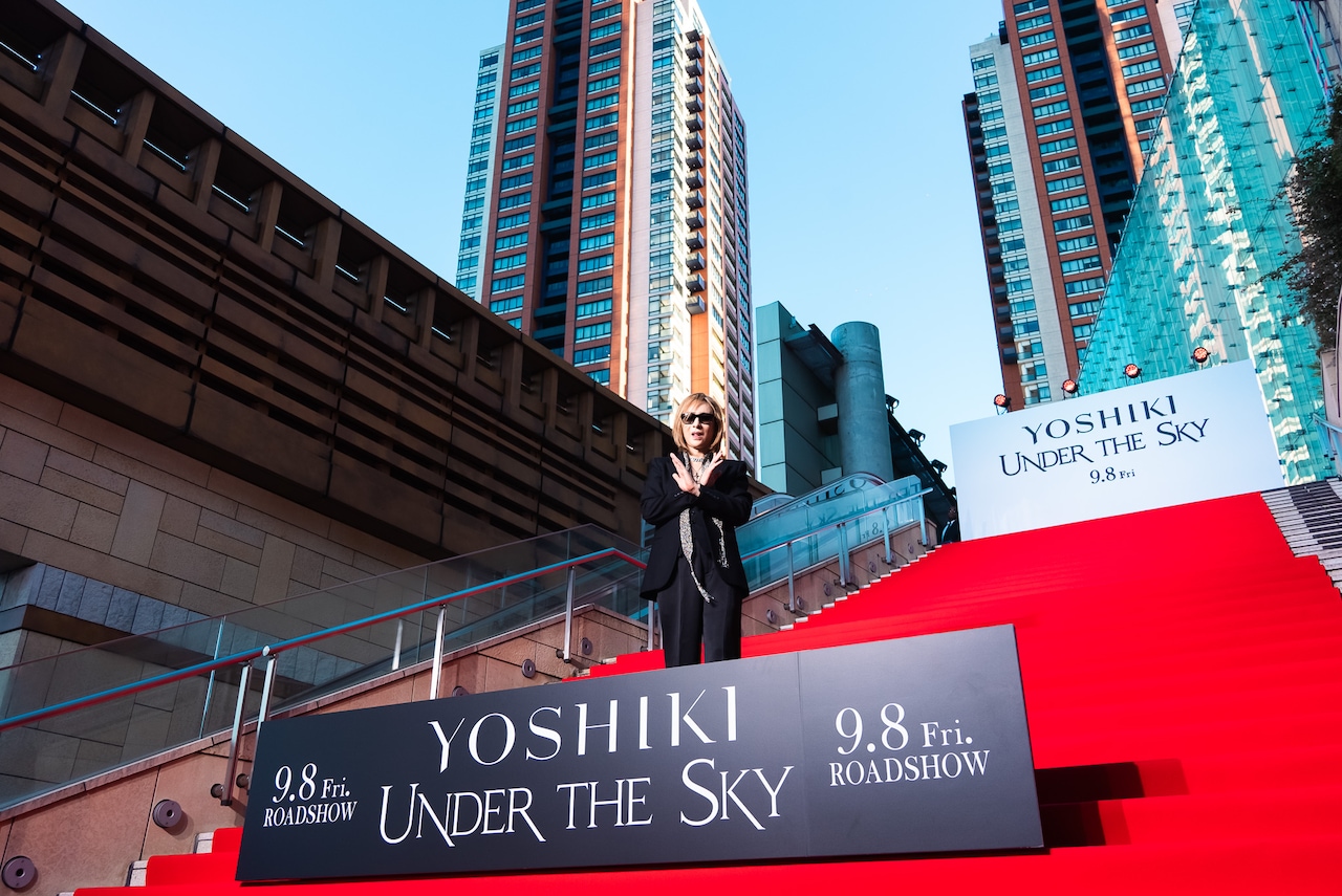 YOSHIKI六本木に現る！レッドカーペットにHYDE、ゴジラ、トレエン斎藤ら豪華ゲストも