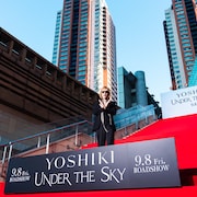 YOSHIKI六本木に現る!レッドカーペットにHYDE、ゴジラ、トレエン斎藤ら豪華ゲストも