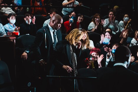 去り際のYOSHIKI。