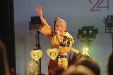 クリティカル・サキによるソロコーナーの様子。（提供：AXY entertainment）