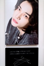 ヒョンジンの手書きメッセージとサイン。