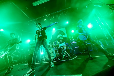 ザ・クロマニヨンズ「ザ・クロマニヨンズ ツアー 月へひととび」山梨公演の様子。（撮影：柴田恵理）