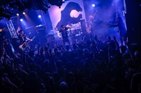 ザ・クロマニヨンズ「ザ・クロマニヨンズ ツアー 月へひととび」山梨公演の様子。（撮影：柴田恵理）