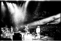 The Street Sliders「天国と地獄 LIVE AT BUDOKAN 1987」より。