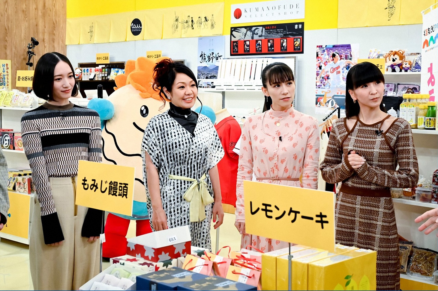 Perfumeとナヲ（左から2人目）。 (c)TBS