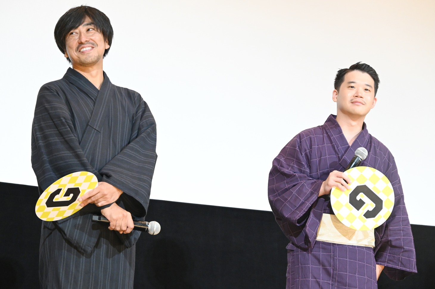 左から瑠東東一郎監督、矢本悠馬。