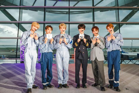 DXTEEN (c)LAPONE Entertainment