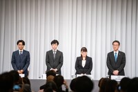 ジャニーズ事務所の記者会見の様子。左から井ノ原快彦、東山紀之、藤島ジュリー景子、木目田裕。