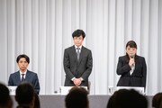 左から井ノ原快彦、東山紀之、藤島ジュリー景子氏。
