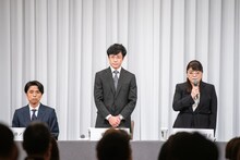 左から井ノ原快彦、東山紀之、藤島ジュリー景子氏。