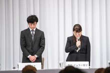 左から東山紀之、藤島ジュリー景子氏。