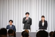 左から井ノ原快彦、東山紀之、藤島ジュリー景子氏。