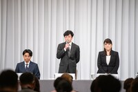 左から井ノ原快彦、東山紀之、藤島ジュリー景子氏。