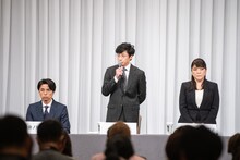 左から井ノ原快彦、東山紀之、藤島ジュリー景子氏。