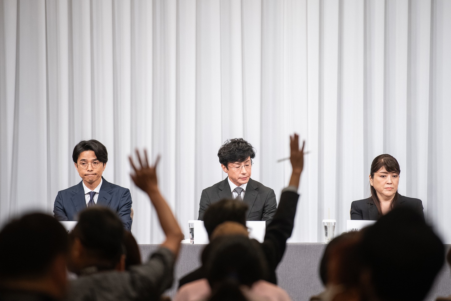 左から井ノ原快彦、東山紀之、藤島ジュリー景子氏。