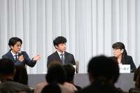 左から井ノ原快彦、東山紀之、藤島ジュリー景子氏。
