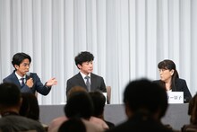 左から井ノ原快彦、東山紀之、藤島ジュリー景子氏。