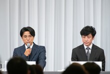 左から井ノ原快彦、東山紀之。