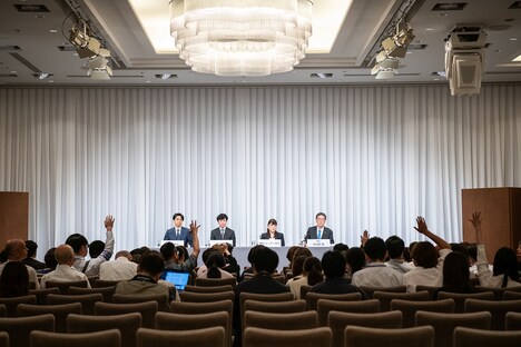 会見場の様子。