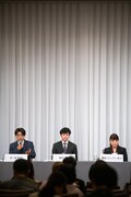 左から井ノ原快彦、東山紀之、藤島ジュリー景子氏。